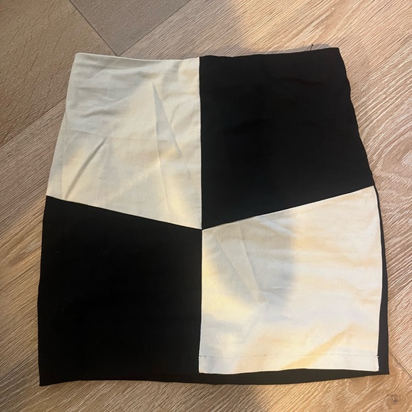 Princess Polly Checkered Skirt - Picture 2 of 3